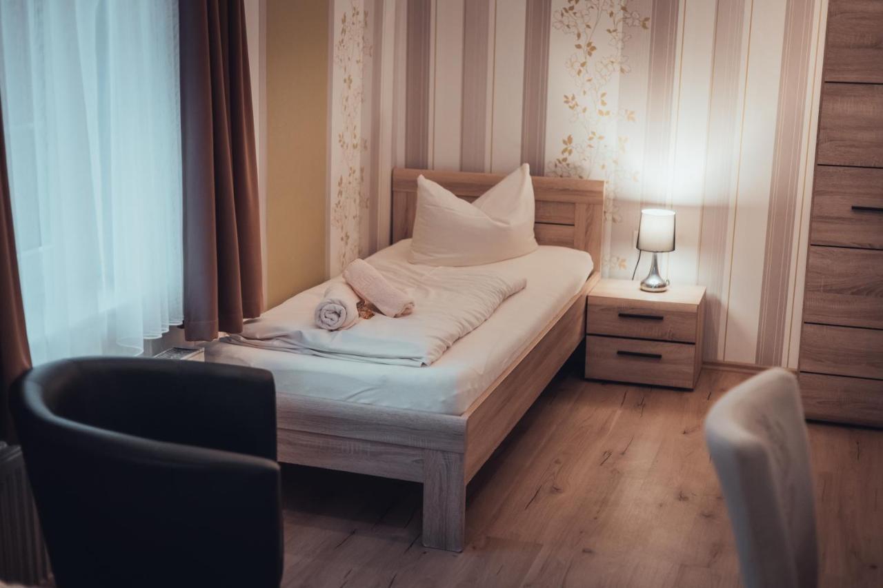 Gasthof Und Hotel Roter Hirsch Claussnitz Екстер'єр фото