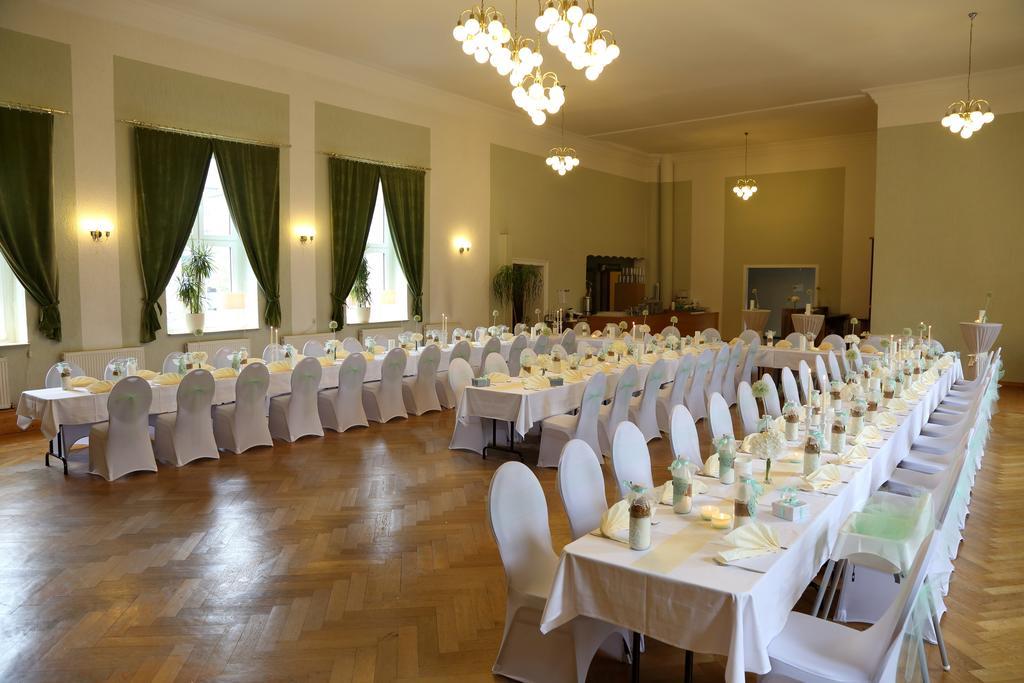 Gasthof Und Hotel Roter Hirsch Claussnitz Екстер'єр фото