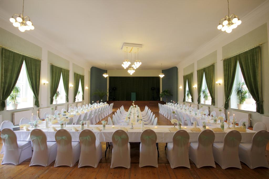 Gasthof Und Hotel Roter Hirsch Claussnitz Екстер'єр фото